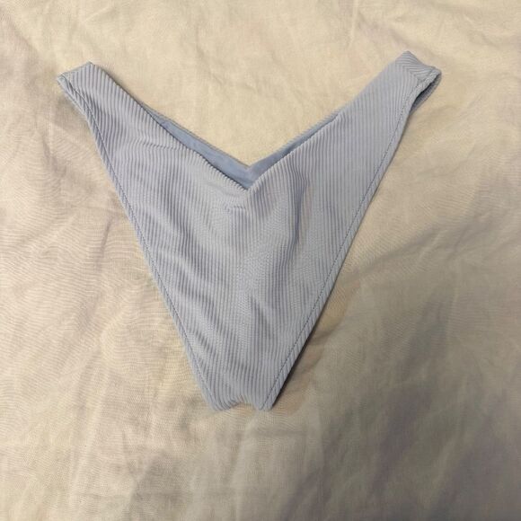 Frankies Bikinis Gavin Top and Enzo Bottom in Cloud - top small, bottom medium - Picture 5 of 11